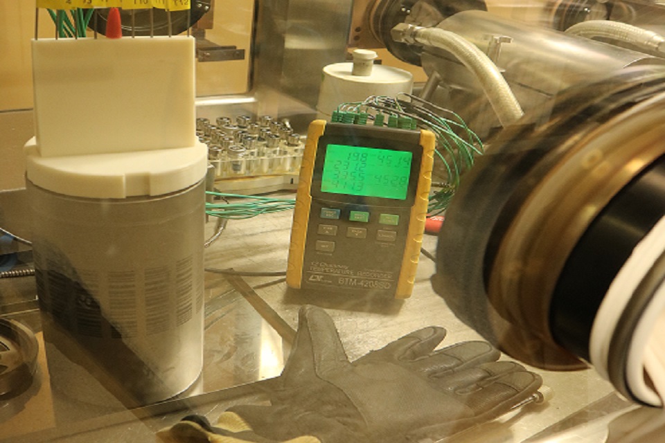 Experimental set up to measure radial temperature distribution across a Thorp inner can