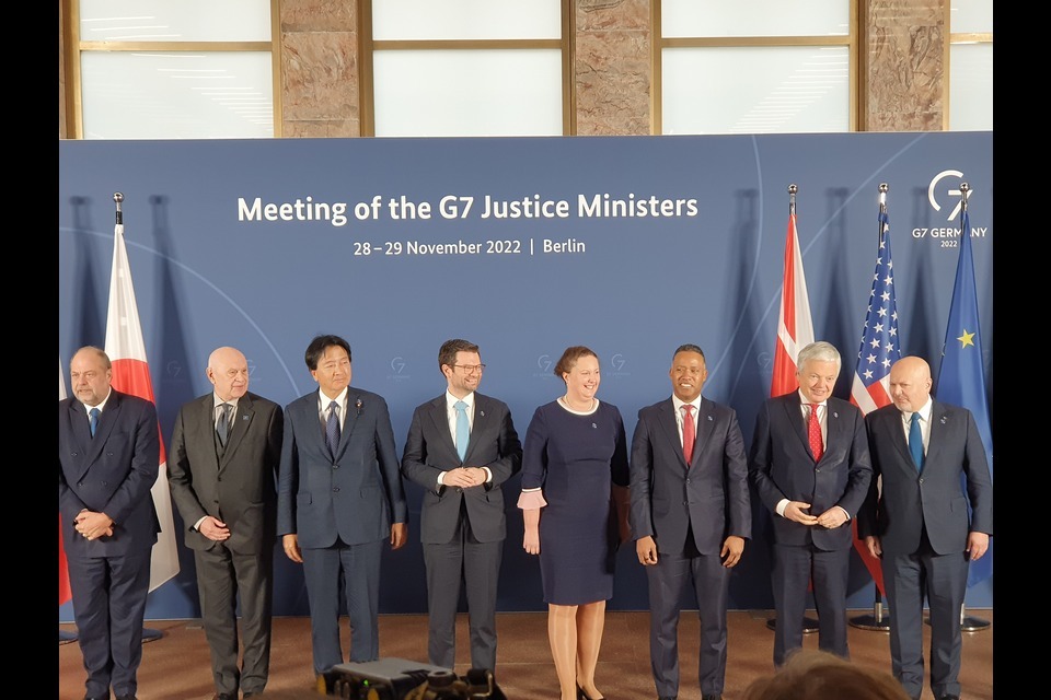 UK Attorney General signs statement of international unity in securing justice for war crimes in Ukraine