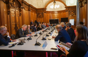 Photo of Minister Julia Lopez alongside key broadband and mobile operators including, including BT, Virgin Media, O2, Sky, Vodafone, TalkTalk, Three Mobile, Hyperoptic and Ofcom at the Department for Digital, Culture, Media and Sport (DCMS).