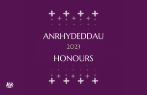 A bilingual Welsh and English 2023 Honours logo