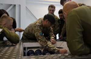 UK personnel training Ukrainian troops