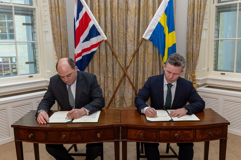 UK and Sweden strengthen defence relationship as ministers sign agreement on self propelled guns