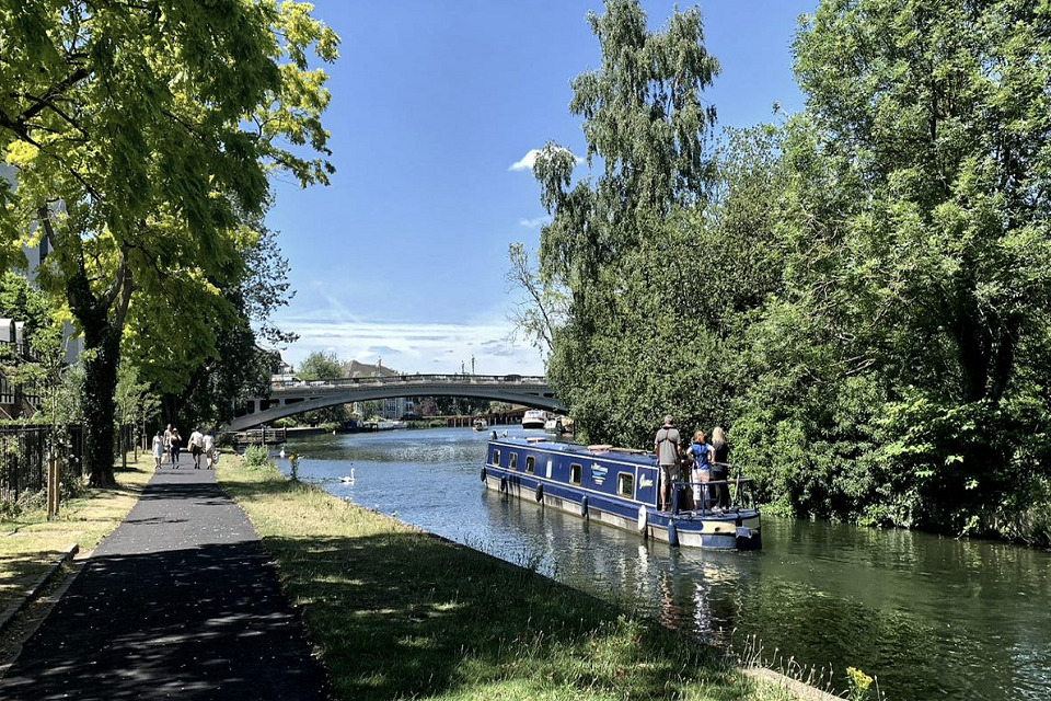 New safety films to benefit first time boaters on the Thames