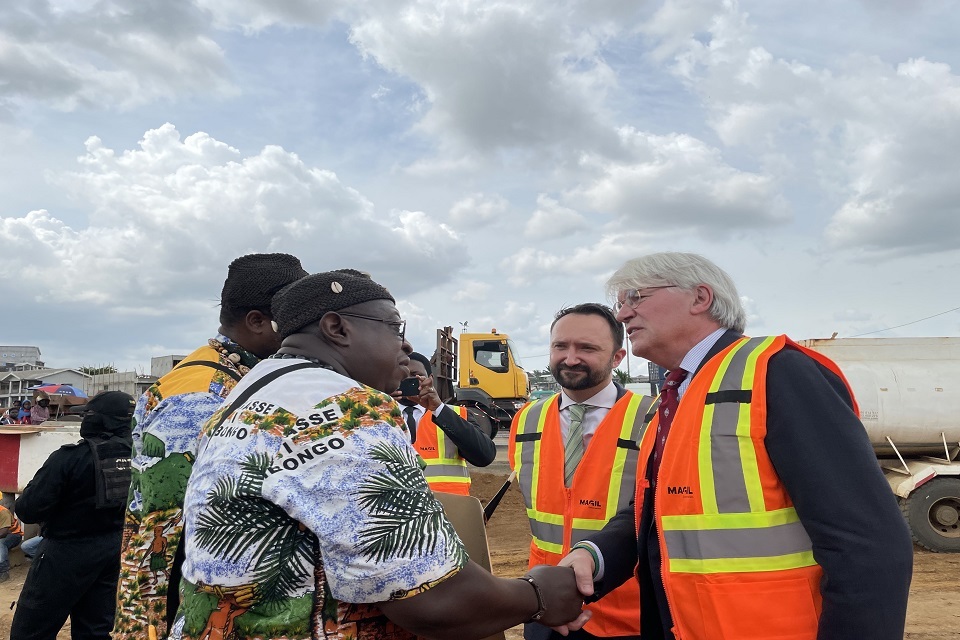The UK signals a boost in investment and trade and urges an end to conflict in Cameroon