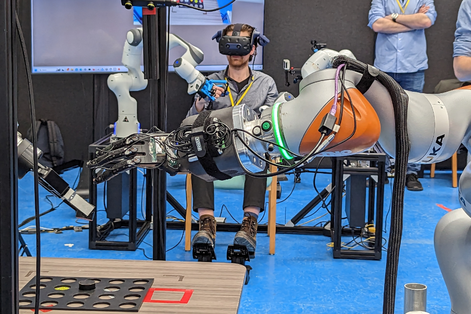TNO showcasing their innovation at the demonstration event