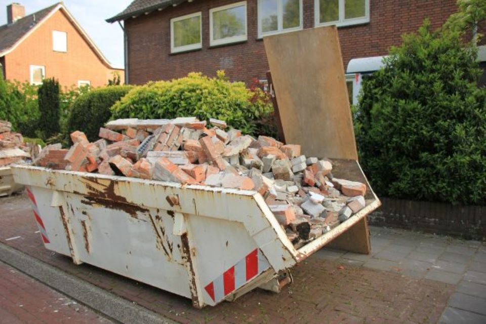 Using apps to dispose of waste: know the risks