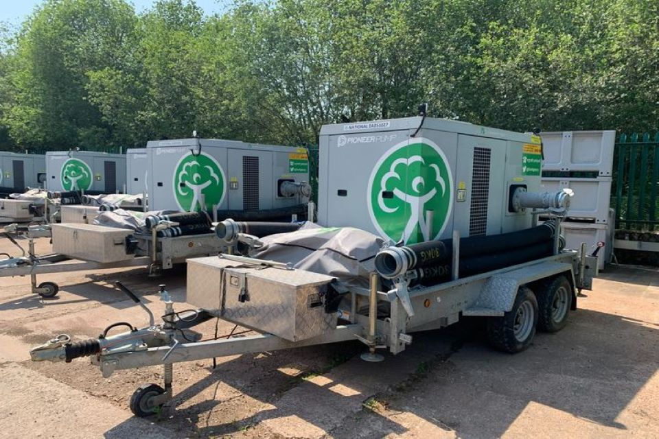 Emergency convoy leaves UK with vital flood equipment for Ukraine