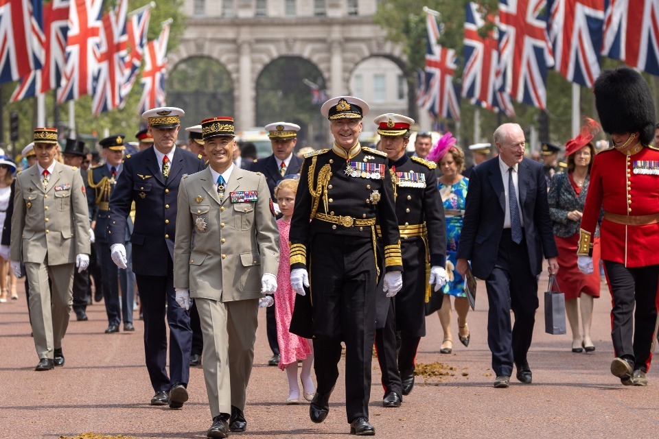 Defence Chiefs celebrate UK France military relationship during ceremonial visits