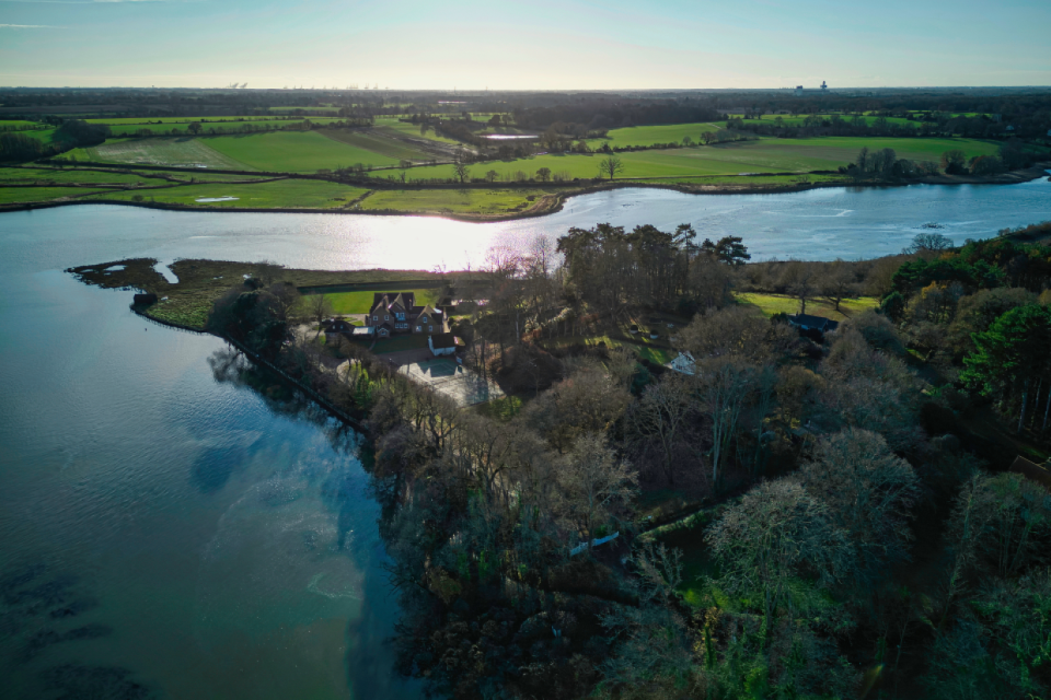 Environment Secretary holds roundtable to drive forward improvements in River Deben