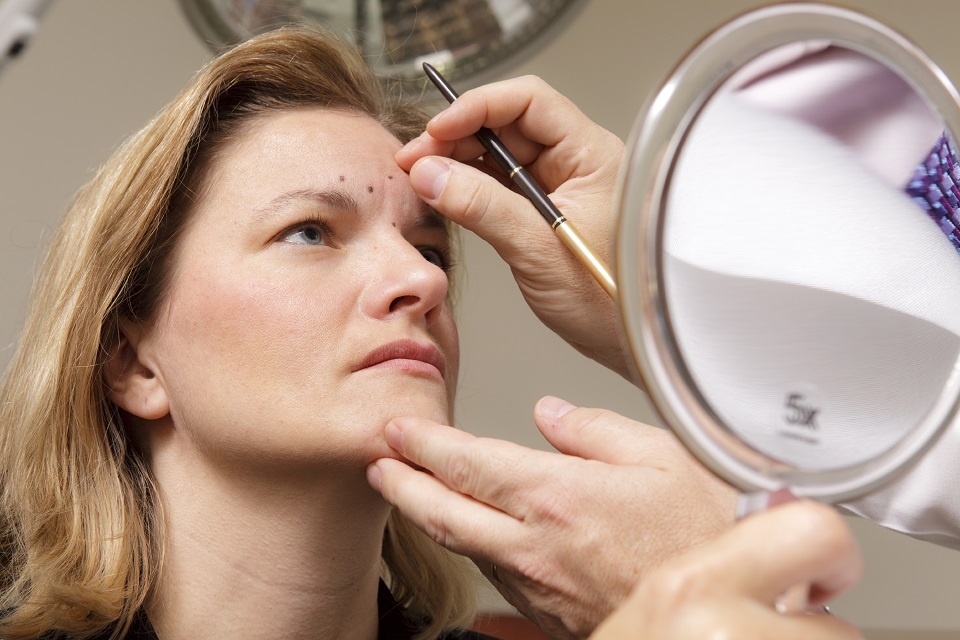 Consultation launched into unregulated cosmetic procedures