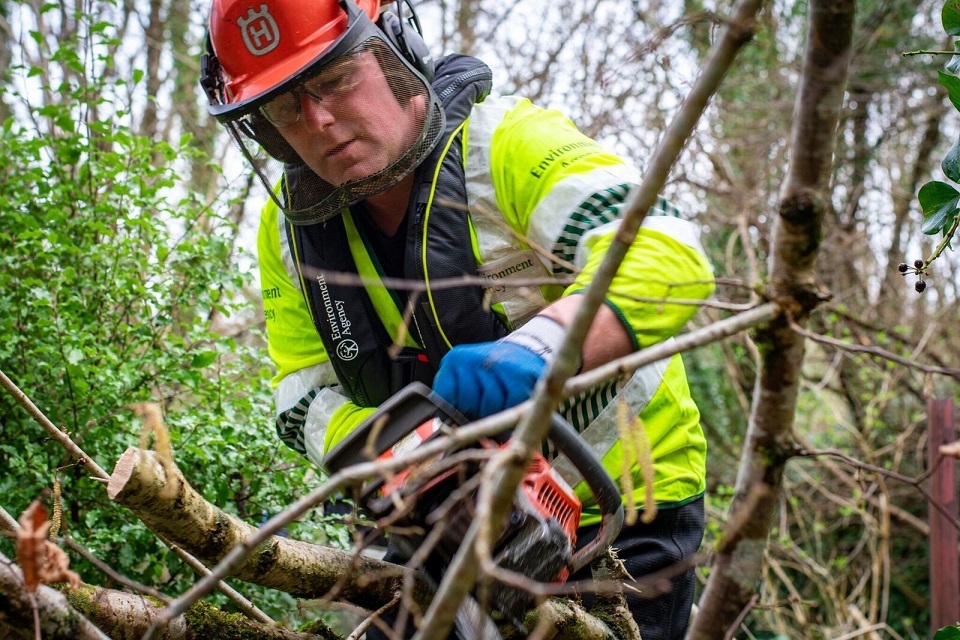 Local Environment Agency team slash carbon emissions - GOV.UK