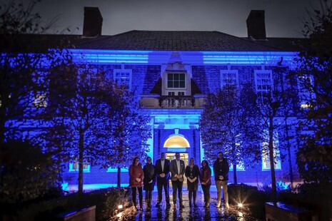 Image of Weybridge 'go blue' for AMR week