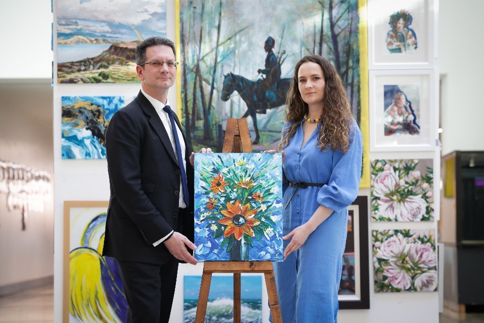 Minister of State visits Ukraine Art Exhibition in Belfast