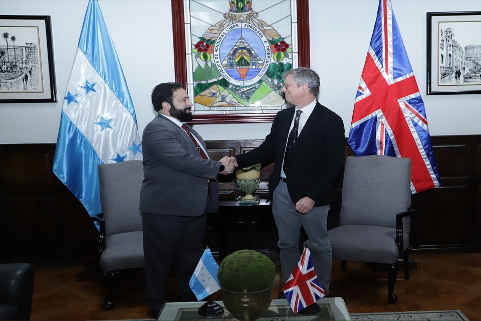 British Ambassador visits President of Congress Luis Redondo 