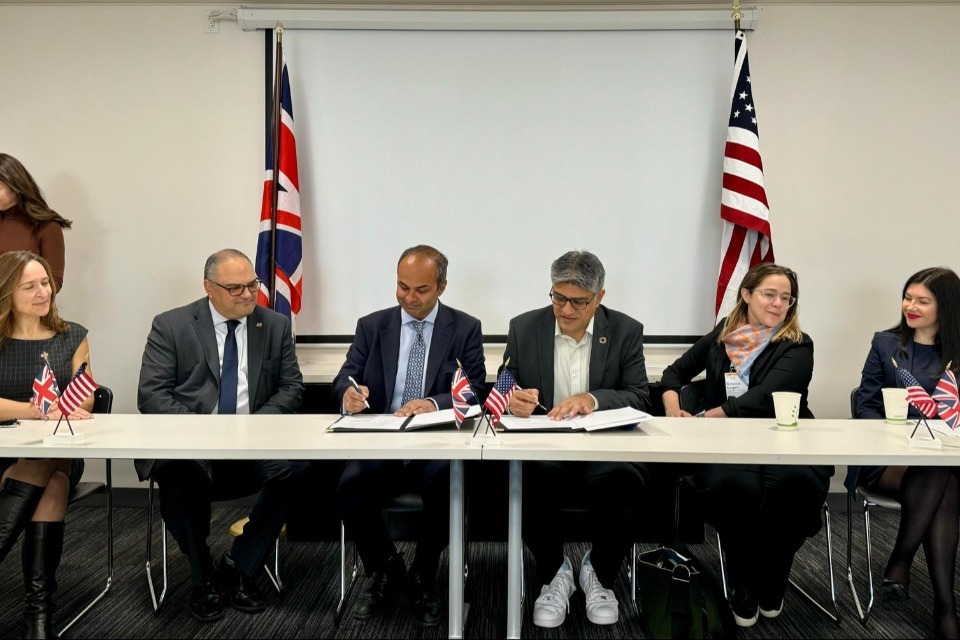 UK Export Finance signs cooperation agreement with U.S. Department of Energy LPO