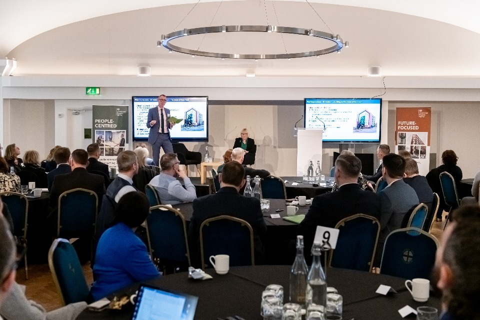 Working smarter: setting new office standards for civil servants