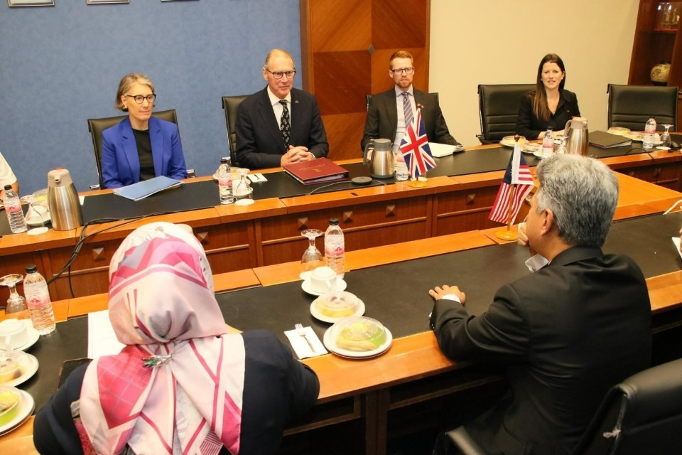 英国国防部长访问马来西亚和泰国，强调牢固的印太关系