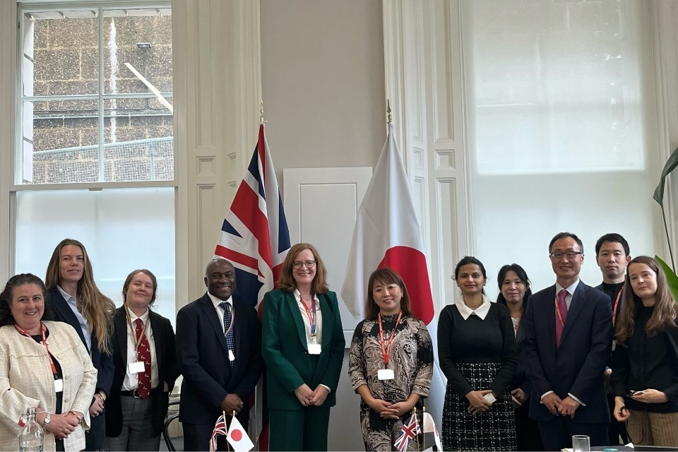英国と日本のシンポジウムにおける女性の経済的エンパワーメントに関する声明
