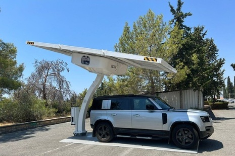 Beam charging station