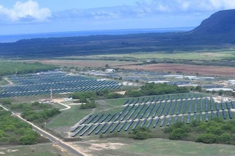 US DOD’s Pacific Missile Range Facility includes a 14 MW solar facility paired with a 70 MWh battery energy storage system. Image credit: Cardno and AECOM ©