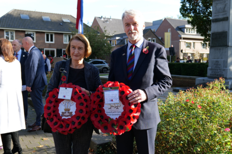 Wales Office Minister Nia Griffith and Deputy First Minister Huw Irranca-Davies holding wreaths