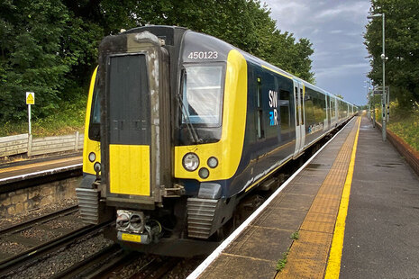 Train at Winnersh station.