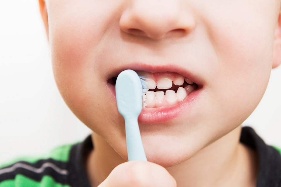 Supervised toothbrushing for children to prevent tooth decay 