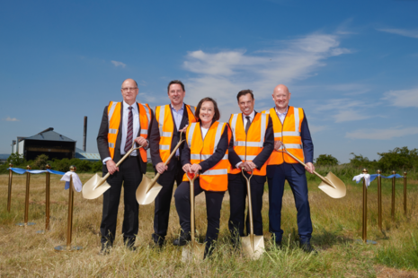 Jo Stevens - Secretary of State for Wales, Ken Skates - Cabinet Secretary for Transport and North Wales, Neil Cockerton - CEO, Flintshire County Council and Dominique Bossan – KI EMEA CEO & Member of the Knauf Group Management Committee