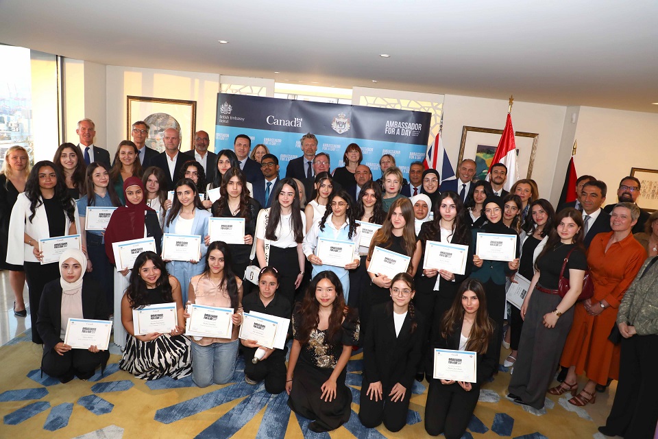 Group photo of all 30 winners with their Ambassadors match