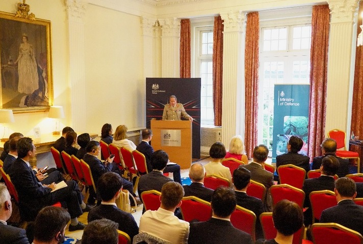 Lt Gen Tom Copinger-Symes addressing an audience