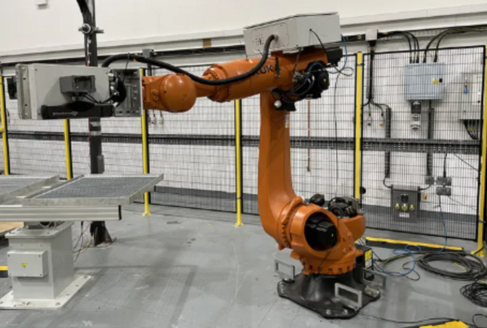 Demo robotic arm to sort and segregate waste