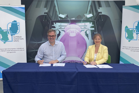 Claire Ward, Mayor of the East Midlands, and Nick Walkden, UKAEA's Head of Fusion Skills, signing the collaboration agreement at the Fusion Energy Cafe in Worksop, Notts. Copyright United Kingdom Atomic Energy Authority.