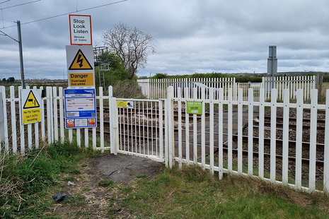 Blue House Lane footpath crossing