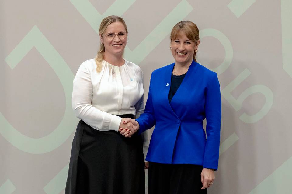 Stephanie Lose, Denmark Minister for Economic Affairs hadshake with Rachel Reeves, UK Chancellor of the Exchequer 