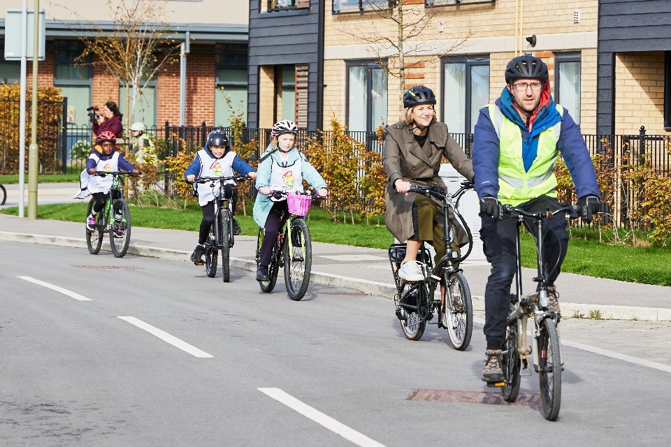 Pedal Power: Local Transport Minister saddles up with Oxfordshire Fire Service to get children active