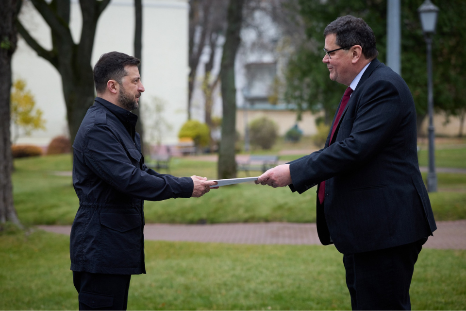 HMA Neil Crompton presents his credentials to President Zelenskyy