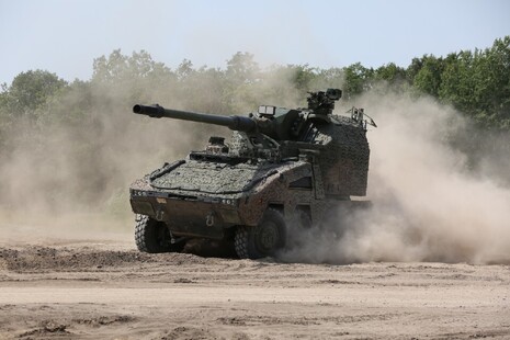 UK and Germany sign £52m contract for cutting-edge artillery