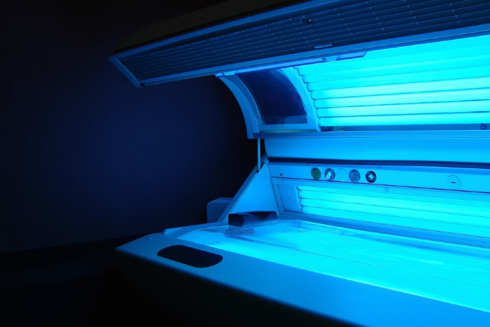 Crackdown on illegal underage sunbeds use to cut teen cancer risk