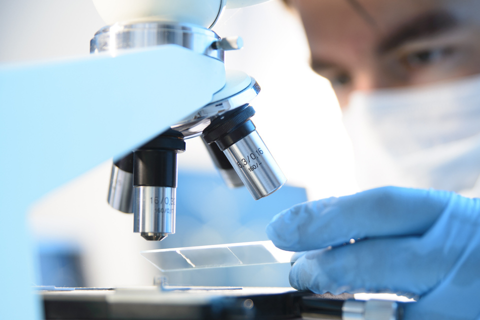 MHRA approves deuruxolitinib (Leqselvi) to treat severe alopecia areata in adults 