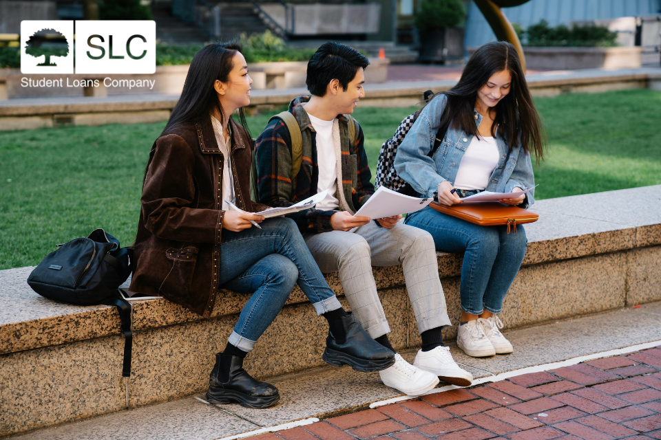 New students in England reminded to apply for student finance before deadline