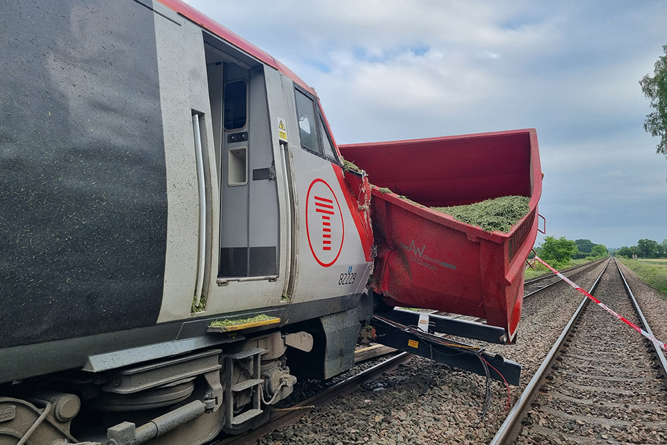 Report 06/2026: Collision between a passenger train and an agricultural trailer at Nordan Farm user worked crossing