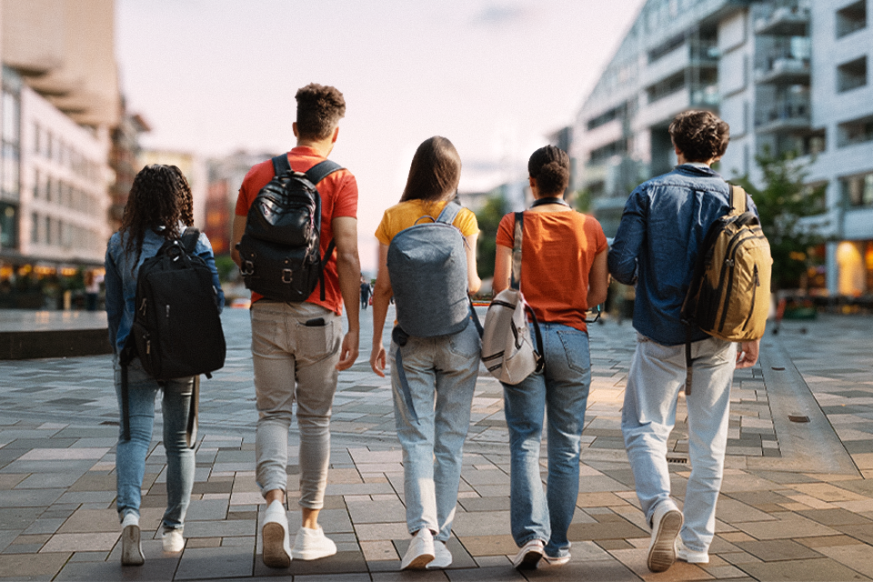 Thousands of young people to be offered two-dose MenB vaccine