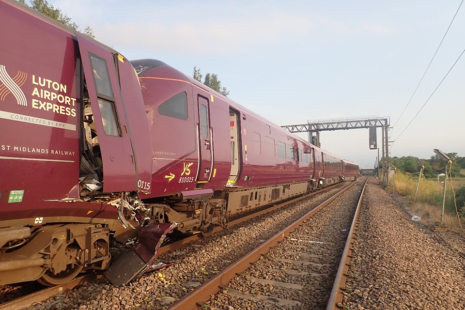 Collision between two passenger trains near Elstow