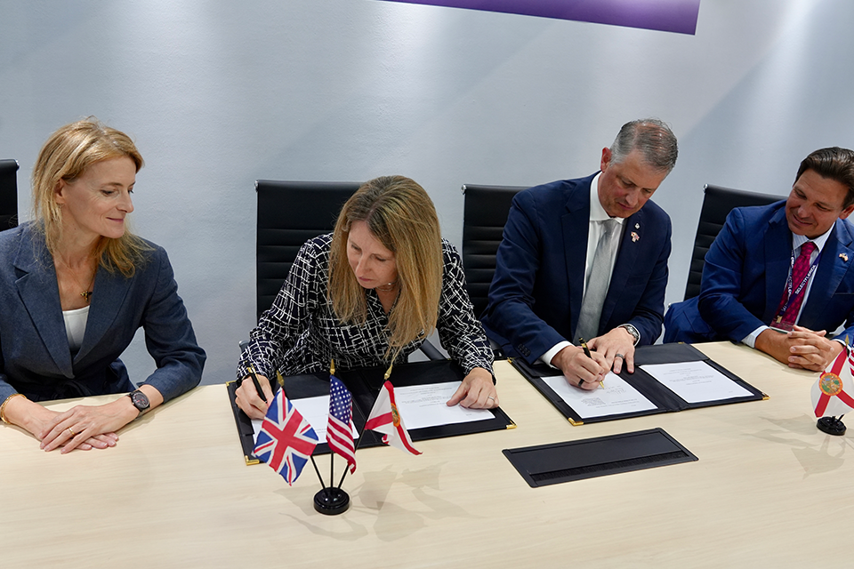 UK and Florida forge new space partnership to back joint innovation