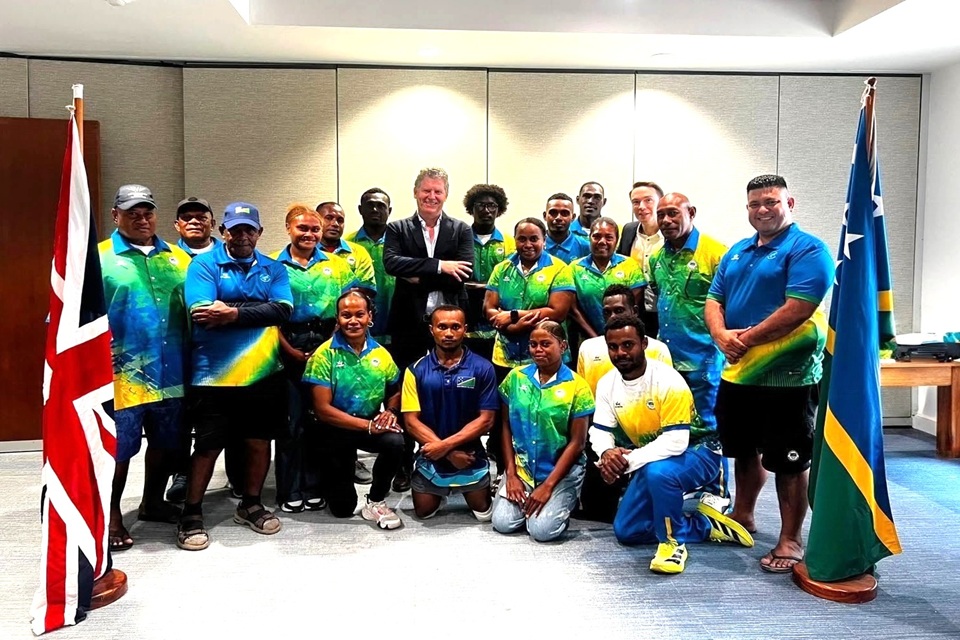Group photo with the Team Solomon