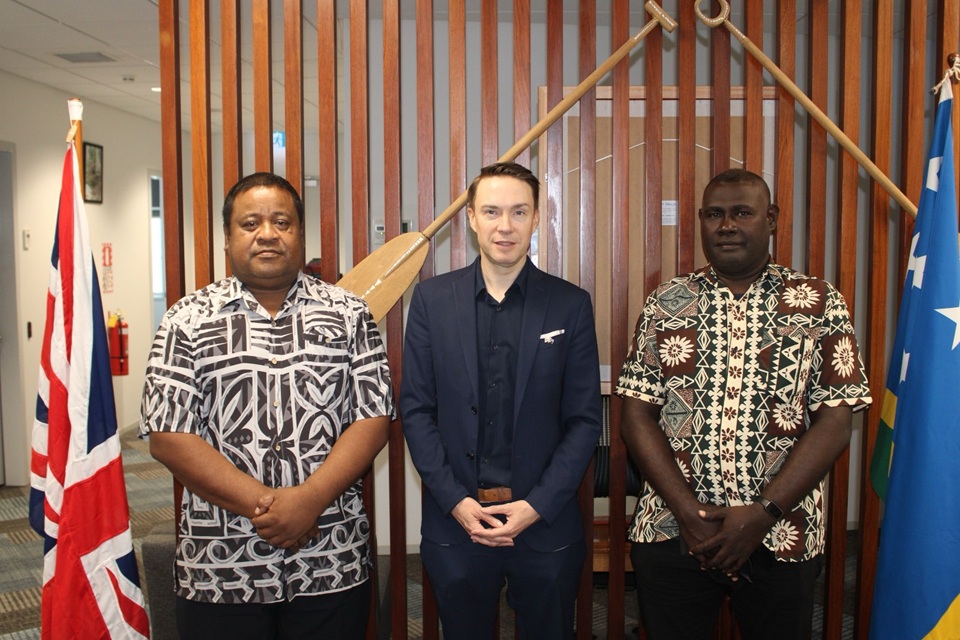 Deputy High Commissioner Cameron Millar met the two Police officers before they head off to the UK.